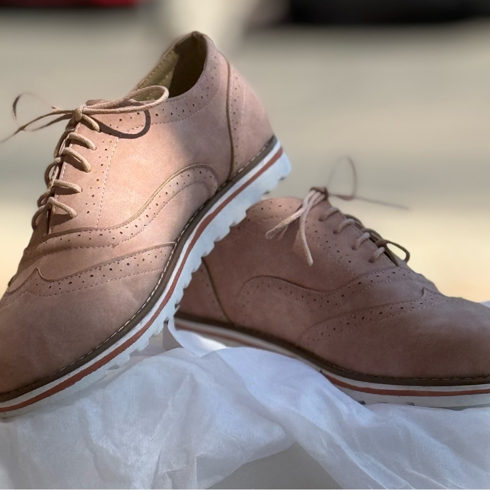 Pink shoes! Unisex Lace-Up Wingtip Oxford - Blush Pink